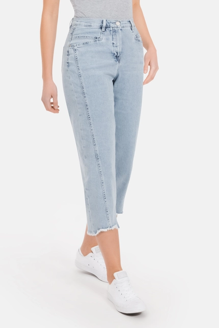 Recover Pants Conny, Relaxed-Fit Jeans mit raffiniertem Saum in bleached Artikelnummer REC-13389-01-4279-148